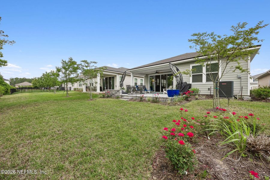 Exterior details and patio area of a home in Tributary, Yulee (Image 27).