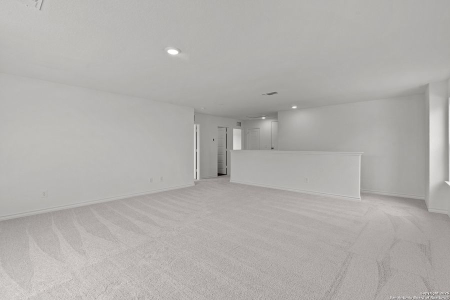 Spacious, unfurnished interior of a new home in Horizon Ridge, San Antonio (Image 25).