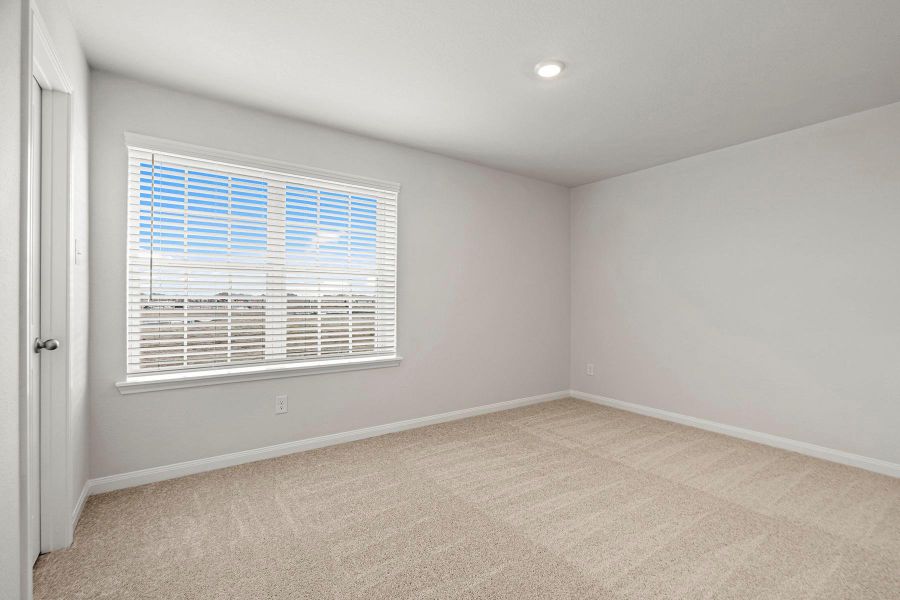 Spacious, unfurnished interior of a new home in , Iowa Colony (Image 11).
