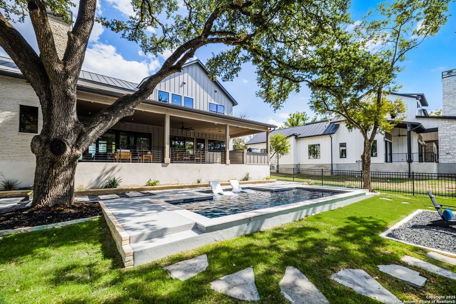 Image 33 of a home in . Image 33 of a home in .