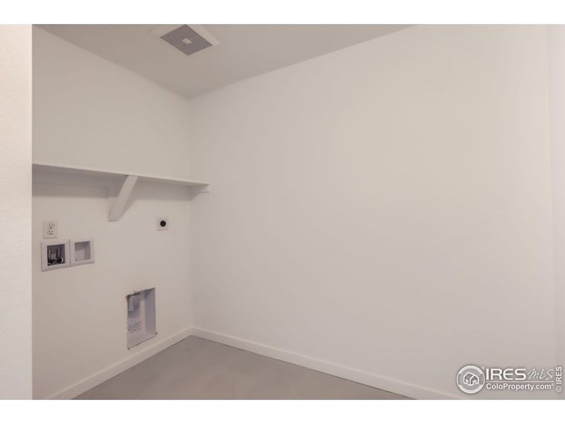 Laundry room, tiled floor