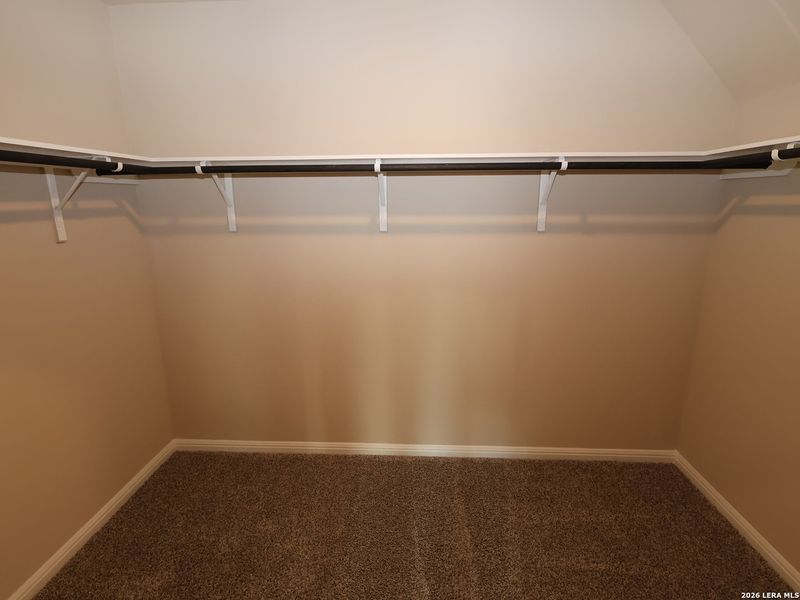 Spacious, unfurnished interior of a new home in Mesquite Ridge, San Antonio (Image 22).