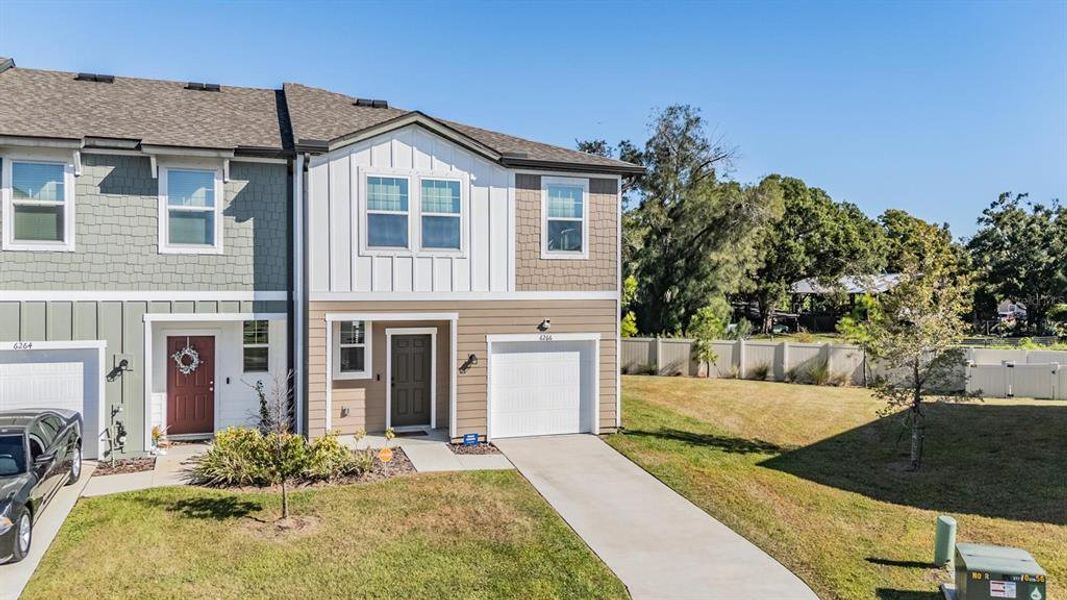 Exterior details and patio area of a home in Dug Creek, Gibsonton (Image 22). Exterior details and patio area of a home in Dug Creek, Gibsonton (Image 22).