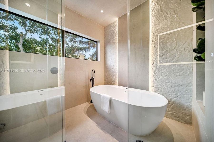 Furnished interior view inside a new home in , Fort Lauderdale (Image 73).