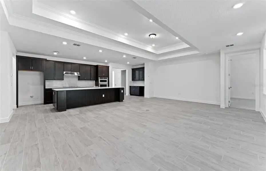 Spacious, unfurnished interior of a new home in Del Webb Stone Creek, Ocala (Image 12).