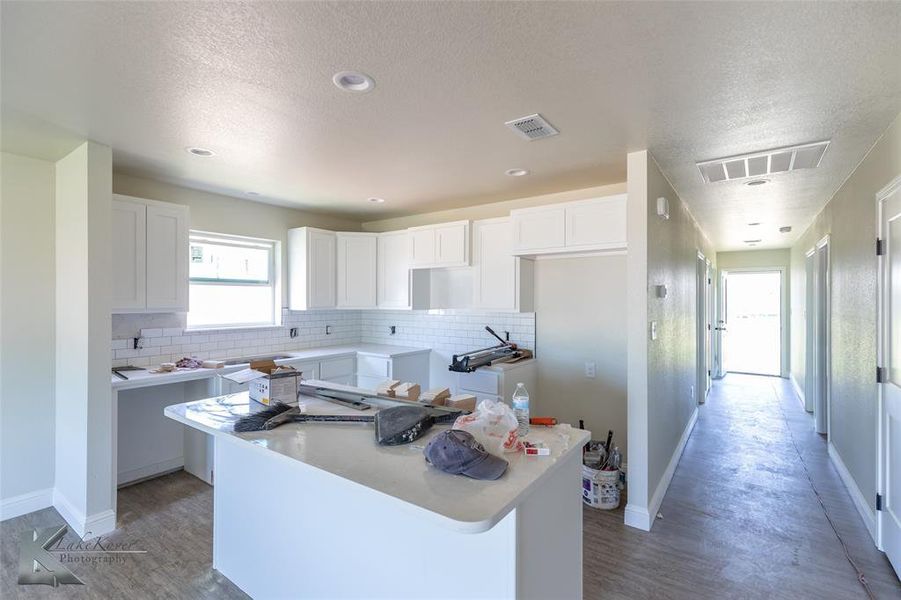 Furnished interior view inside a new home in , Abilene (Image 5).