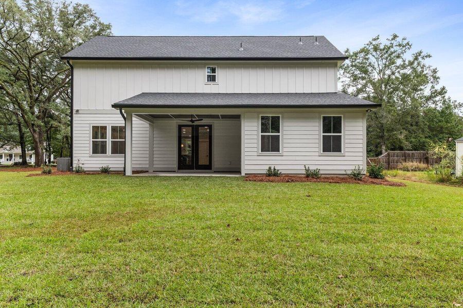 Exterior details and patio area of a home in , Ravenel (Image 2).