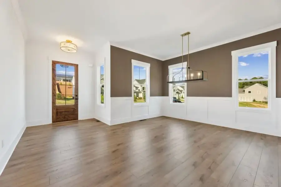 Spacious, unfurnished interior of a new home in Hillshire, Cumming (Image 19).