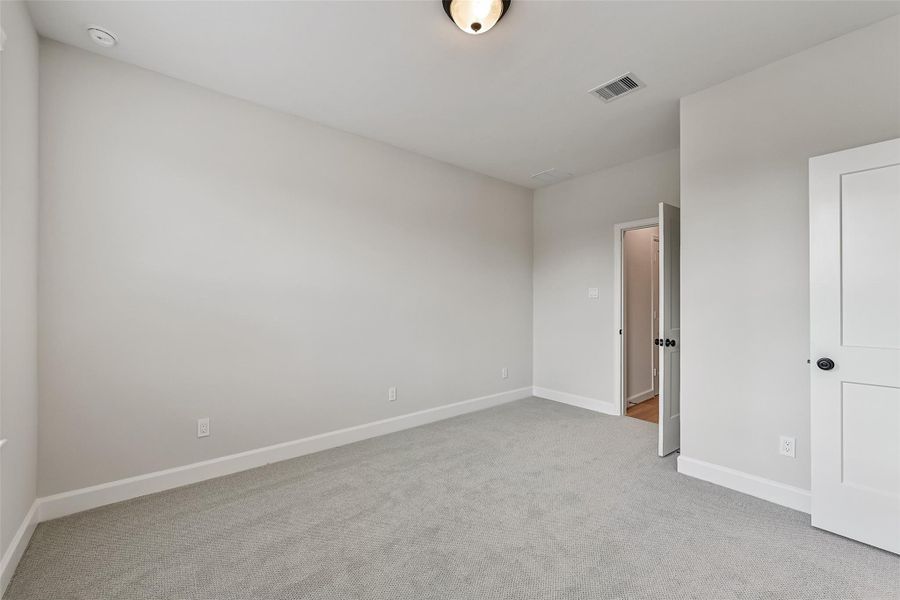 Spacious, unfurnished interior of a new home in Pearland Old Townsite, Pearland (Image 34).