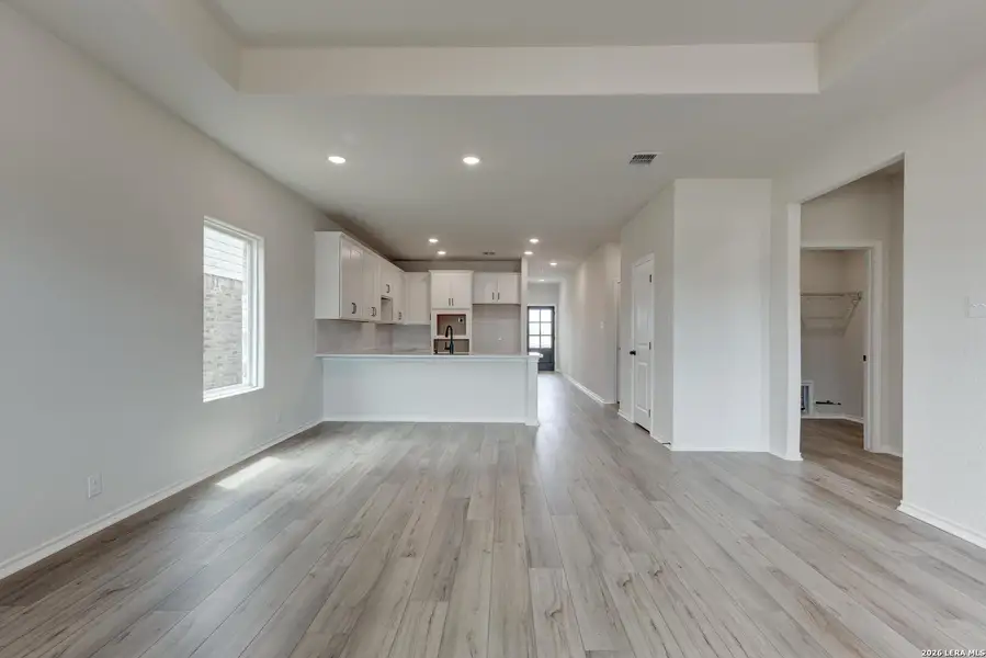 Spacious, unfurnished interior of a new home in Arcadia Ridge, San Antonio (Image 15). Spacious, unfurnished interior of a new home in Arcadia Ridge, San Antonio (Image 15).