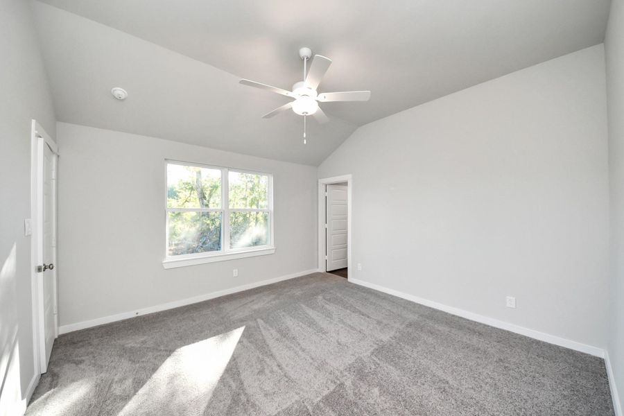 Spacious, unfurnished interior of a new home in Santa Fe, Cleveland (Image 26).