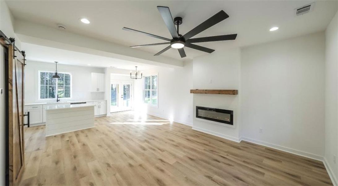 Spacious, unfurnished interior of a new home in , Lindale (Image 17).