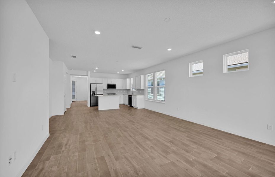 Spacious, unfurnished interior of a new home in Del Webb Wildlight, Yulee (Image 10).