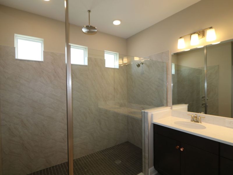 Owner's Bathroom Owner's Bathroom