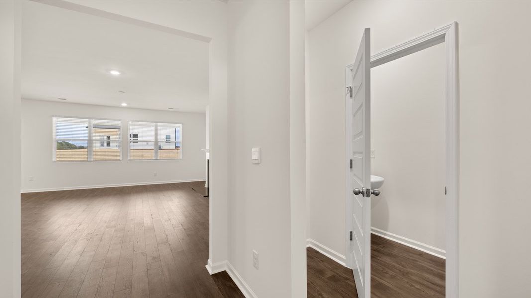 Spacious, unfurnished interior of a new home in Bridle Creek, Locust Grove (Image 17).