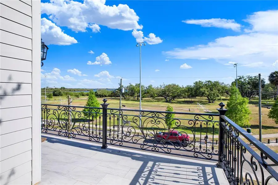 Exterior details and patio area of a home in , Tampa (Image 3).
