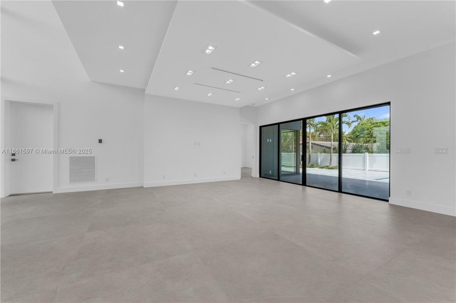 Spacious, unfurnished interior of a new home in , Pompano Beach (Image 26).
