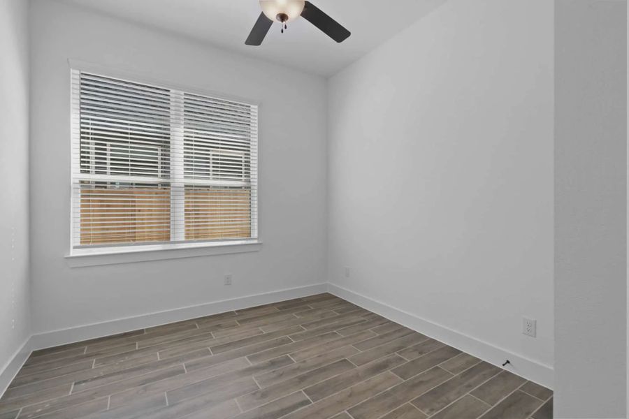 Spacious, unfurnished interior of a new home in Riceland Alley Loads, Mont Belvieu (Image 17).
