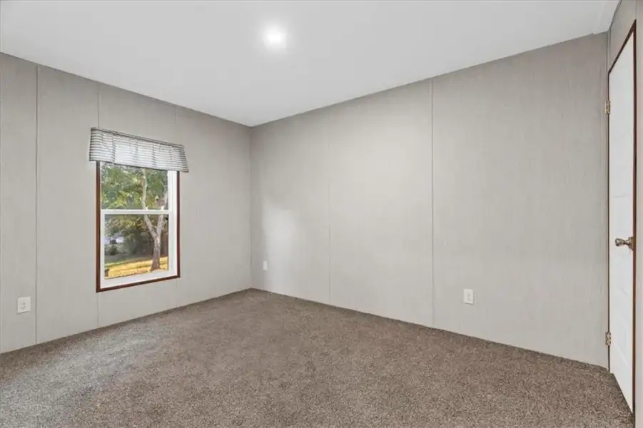 Spacious, unfurnished interior of a new home in , Fairmount (Image 14).