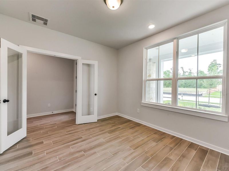 Spacious, unfurnished interior of a new home in Sundance Cove, Crosby (Image 20).
