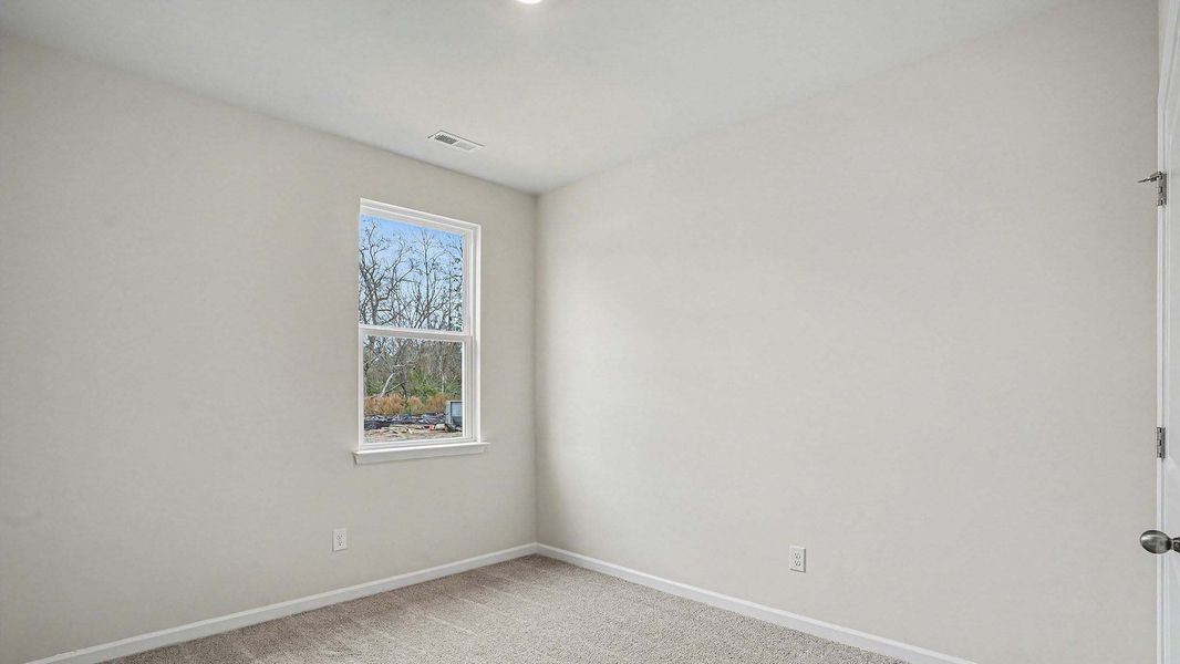 Spacious, unfurnished interior of a new home in Summerville, Darlington (Image 12).