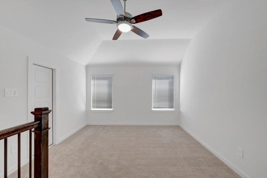 Spacious, unfurnished interior of a new home in Lone Star Landing, Montgomery (Image 42).