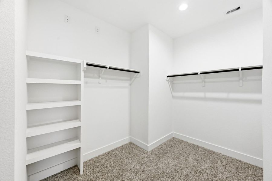 Spacious, unfurnished interior of a new home in Hills of Westlake, Conroe (Image 15).