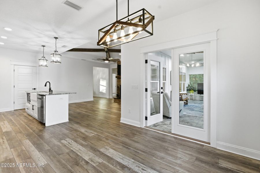 Spacious, unfurnished interior of a new home in , Florahome (Image 25).