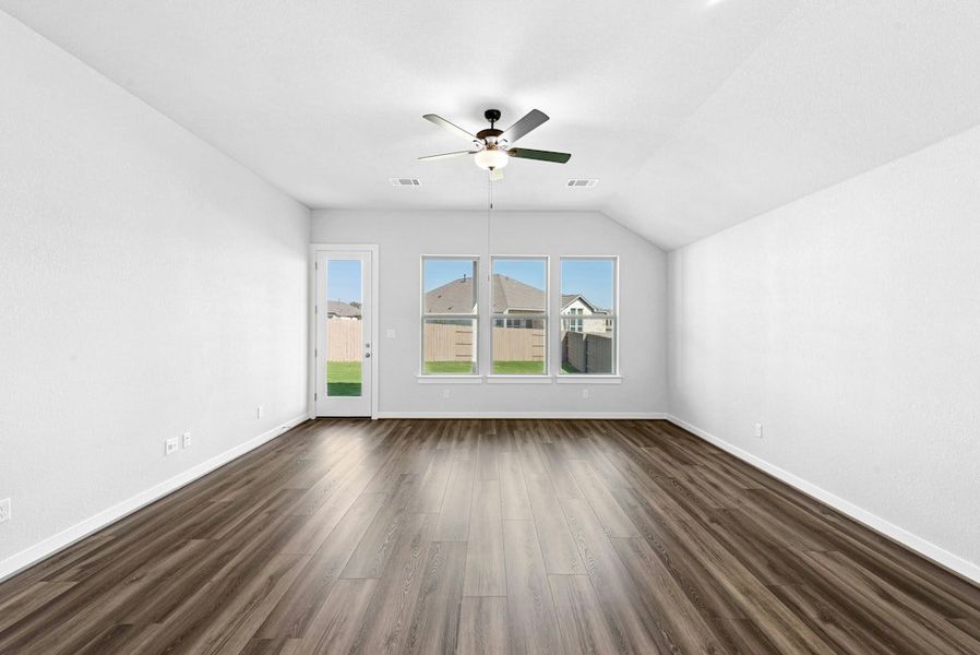 Spacious, unfurnished interior of a new home in The Colony, Bastrop (Image 23).