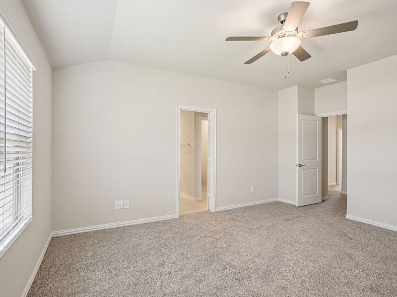 Spacious, unfurnished interior of a new home in Westmoor, Sherman (Image 25).