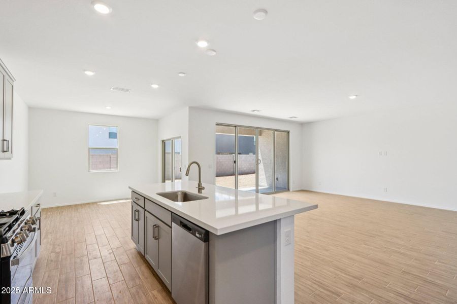 13-web-or-mls-W Pecan Wds-S1907-013 13-web-or-mls-W Pecan Wds-S1907-013