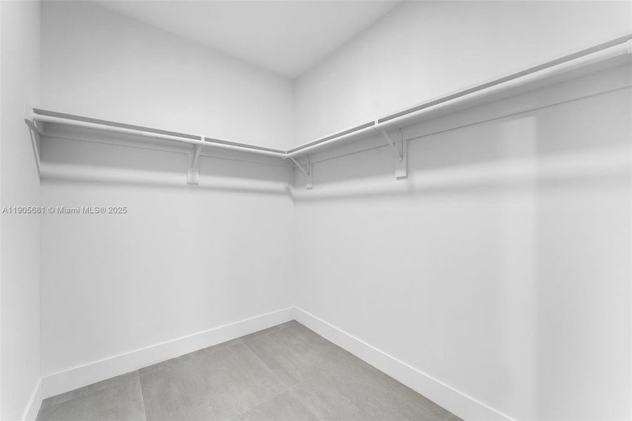 Spacious, unfurnished interior of a new home in , Miami (Image 25).