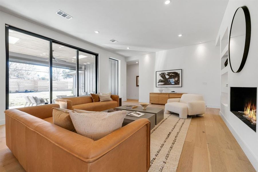 Furnished interior view inside a new home in , Farmers Branch (Image 8).