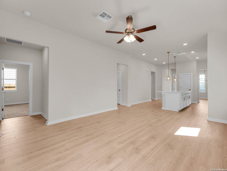 Spacious, unfurnished interior of a new home in Hunter's Ranch, San Antonio (Image 17).