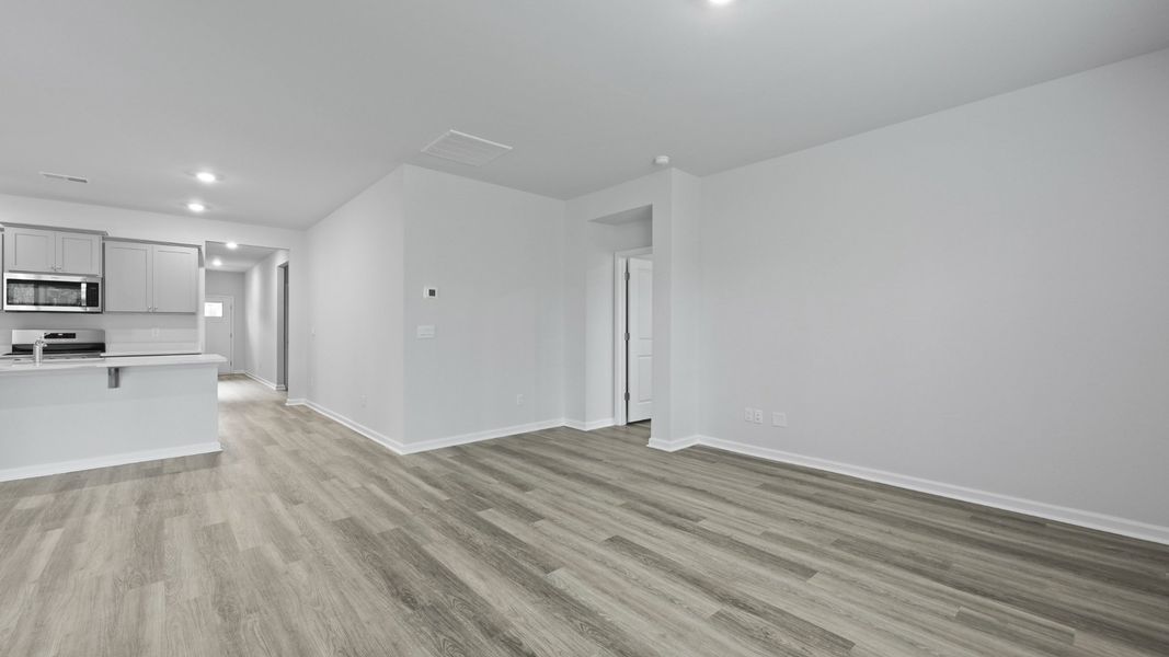 Spacious, unfurnished interior of a new home in Gates Village, Lugoff (Image 16).