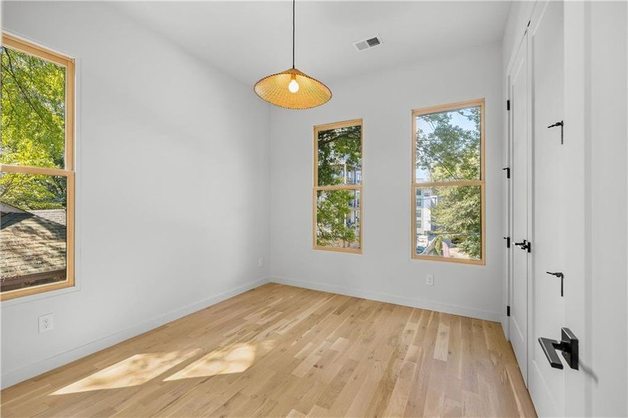 Spacious, unfurnished interior of a new home in , Atlanta (Image 22).