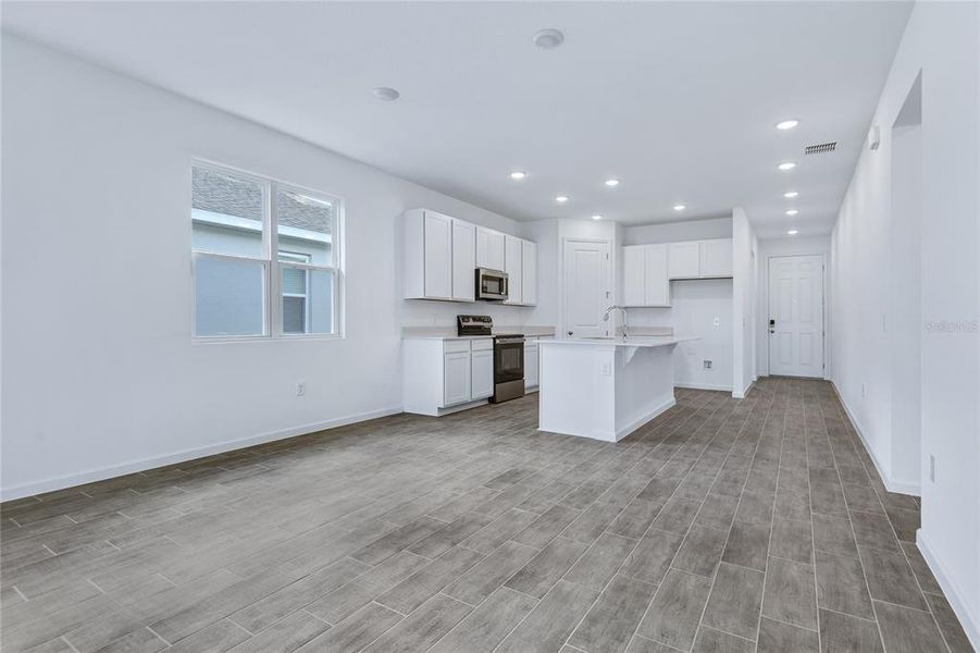 Spacious, unfurnished interior of a new home in Seasons at Scenic Terrace, Lake Hamilton (Image 11). Spacious, unfurnished interior of a new home in Seasons at Scenic Terrace, Lake Hamilton (Image 11).