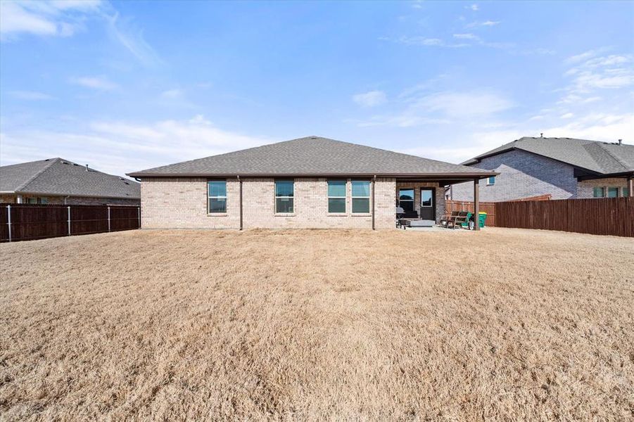 Exterior details and patio area of a home in , Cedar Hill (Image 3).