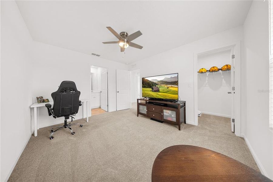 Furnished interior view inside a new home in Meridian Parks, Orlando (Image 40). Furnished interior view inside a new home in Meridian Parks, Orlando (Image 40).