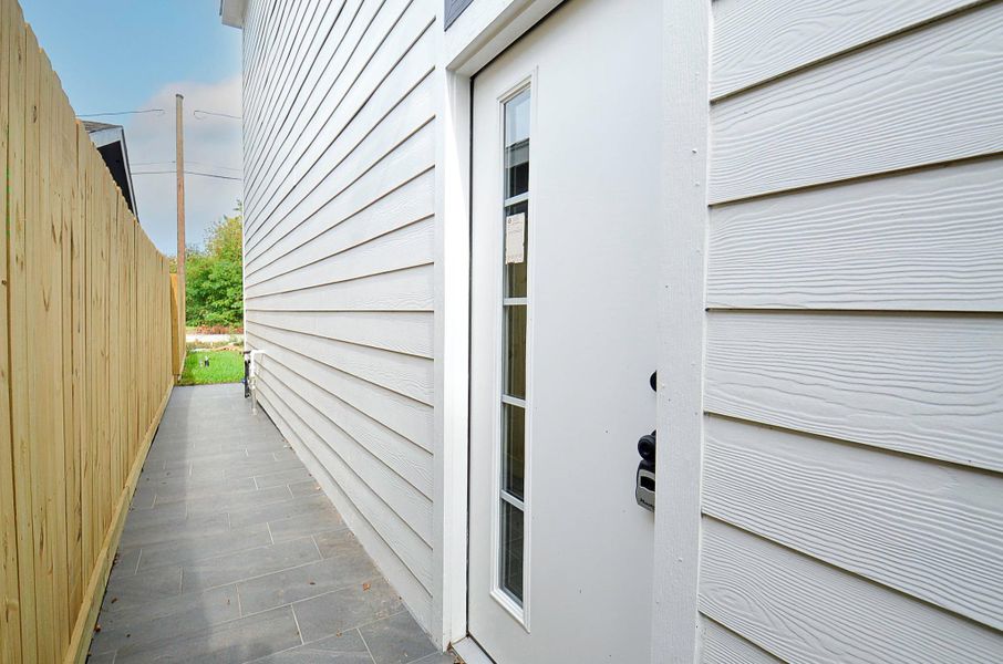 Exterior details and patio area of a home in , Houston (Image 16).