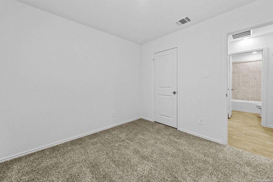 Spacious, unfurnished interior of a new home in Hickory Ridge, Elmendorf (Image 24).