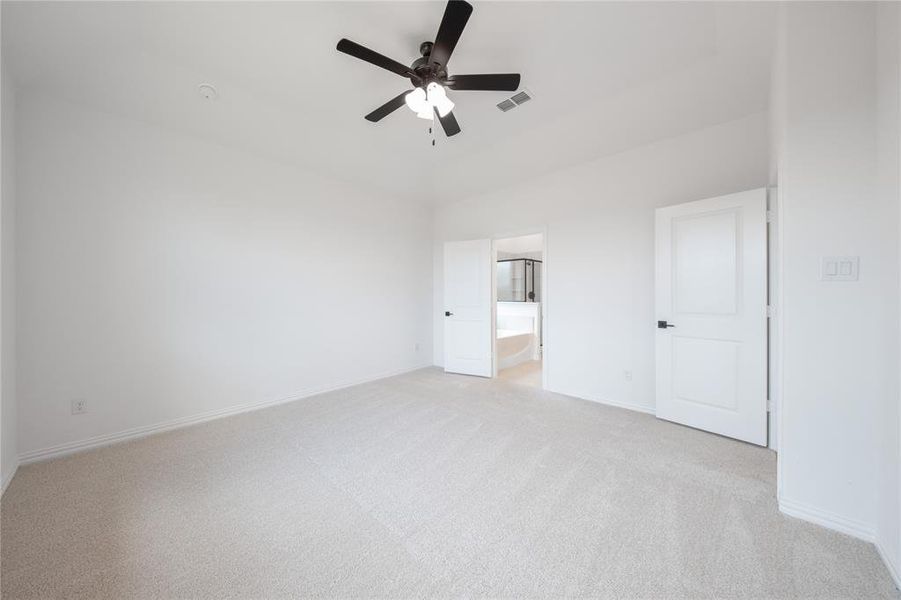 Spacious, unfurnished interior of a new home in Chalk Hill, Celina (Image 27).