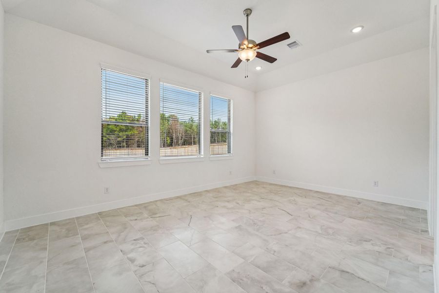 Spacious, unfurnished interior of a new home in Kresston, Montgomery (Image 22).
