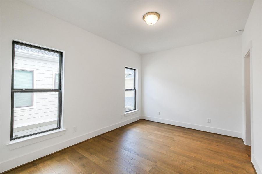 Spacious, unfurnished interior of a new home in Timbergrove Trails, Houston (Image 43).