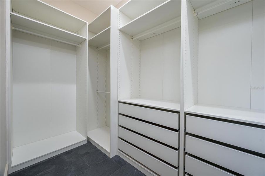 Spacious, unfurnished interior of a new home in , Lakeland (Image 28).