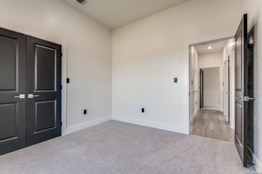 Spacious, unfurnished interior of a new home in , Atascosa (Image 20).