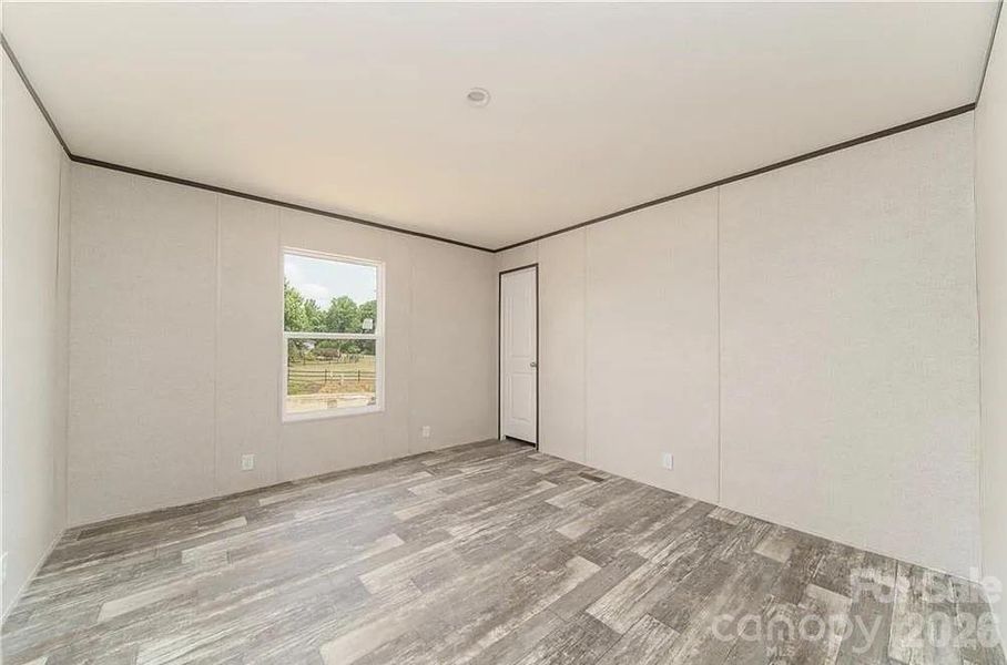 Spacious, unfurnished interior of a new home in , Lenoir (Image 8).