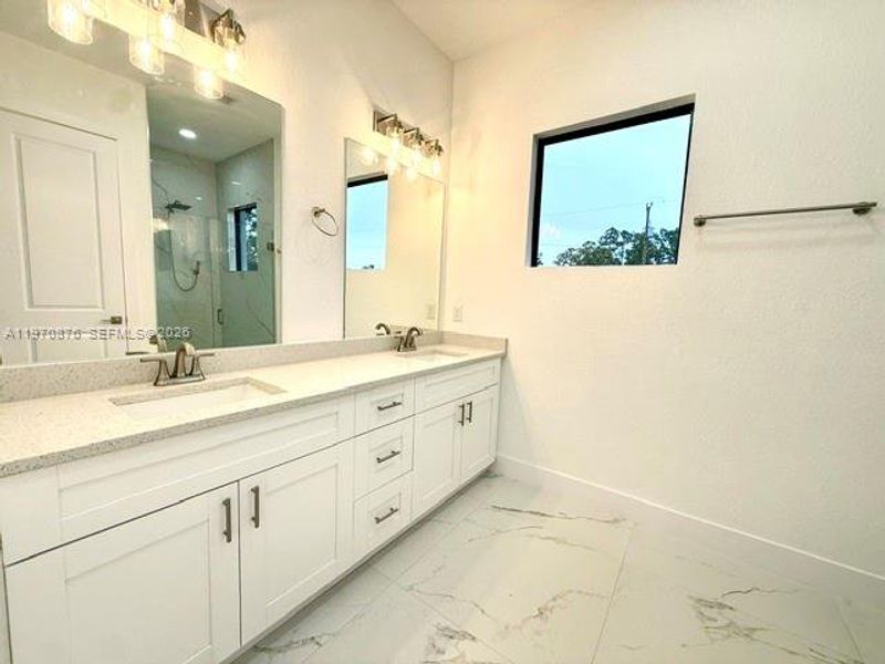 MASTER BATHROOM MASTER BATHROOM