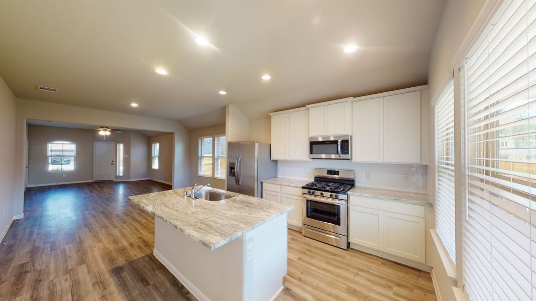 Representative furnished interior of a home built from the Floor Plan 1605 by Colina Homes in River Ranch, Dayton (Image 11).