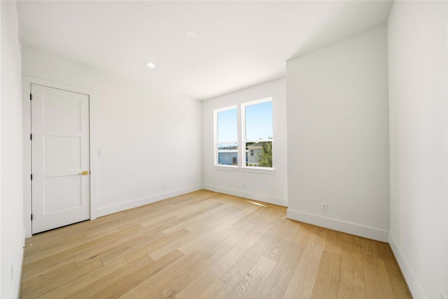 Spacious, unfurnished interior of a new home in , Houston (Image 24).
